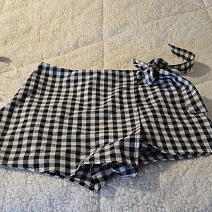 SHEIN Black and White Skorts with Gingham Pattern and Tie Detail